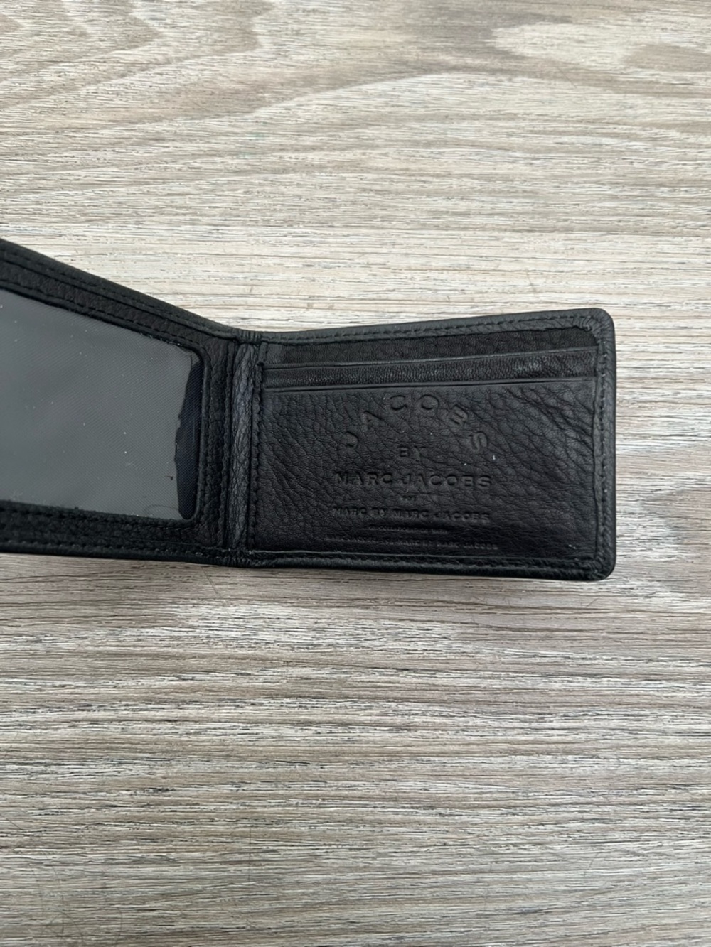 Marc Jacob’s Black Leather Card Holder with Pink Elastic Band - Picture 2 of 3